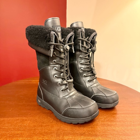 UGG Butte II CWR Black Leather Waterproof Wool Lined Boots 1116152K- Size 1 Kids